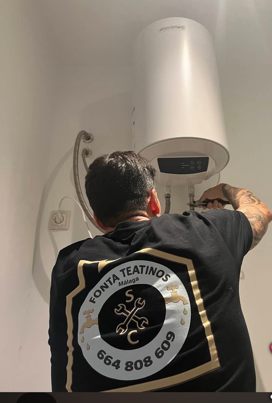 Reparación de termos eléctricos en Málaga: señales, causas y cuándo llamar a un fontanero 1 WhatsApp Image 2026 07 23 at 11.24.35 AM